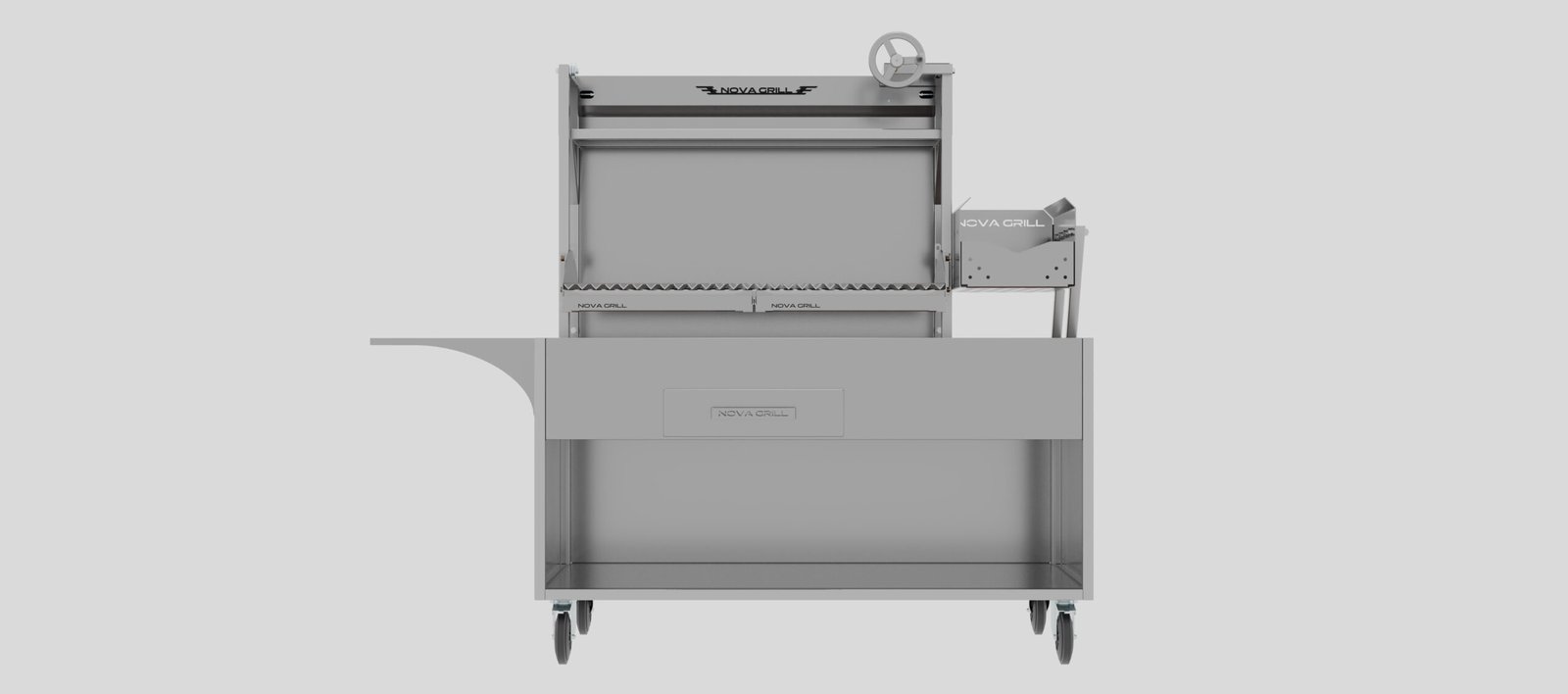 Vista frontal de una parrilla de carbón de acero inoxidable con elevación manual, cesta de encendido de leña y/o carbón, balda lateral, zona de almacenaje inferior y ruedas de la marca Nova Grill